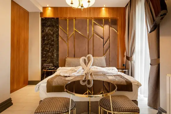 Santra Hotel Main image